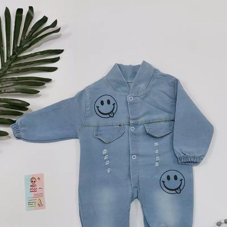 سرهمی لی کشی استیکر لبخند شیک عیدانه